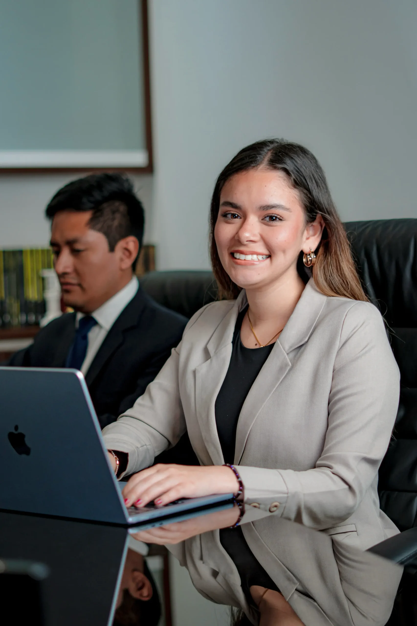 Pamela Pamela Seminario con laptop